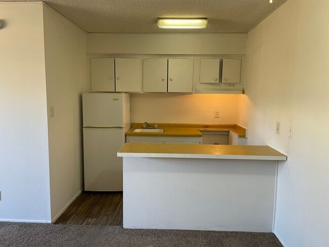 Building Photo - Studio Apartment on Las Vegas Strip - Close to all of the Excitement & More!!