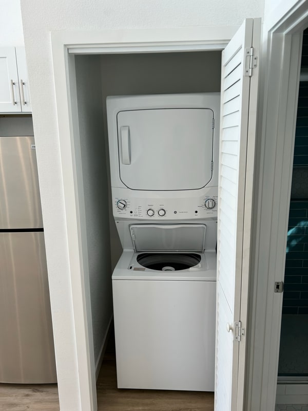 Building Photo - 223 E Cherry Ave