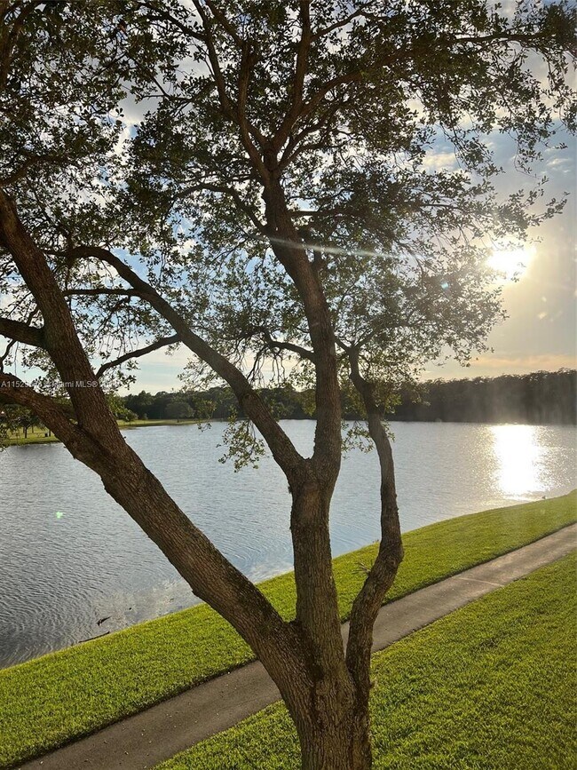 Building Photo - 2767 Carambola Cir S