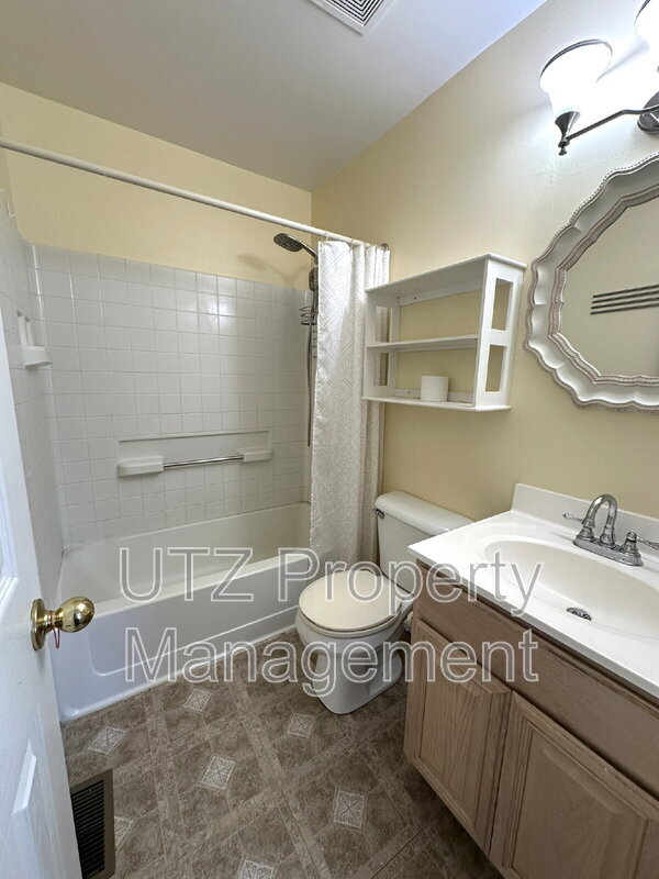 Building Photo - 850 Medinah Cir