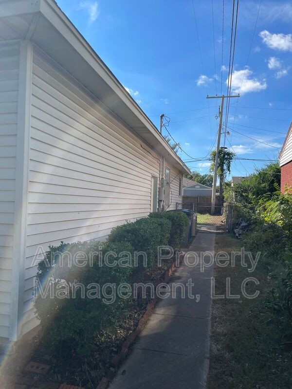 Building Photo - 2644 S Winston Ave