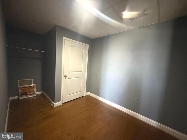 Building Photo - 132 W Washington St