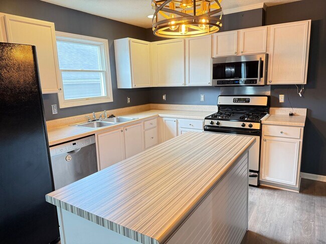 Building Photo - 1105 Shelbourne Dr