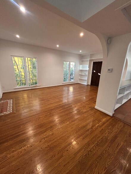 Building Photo - 1326 N Laurel Ave