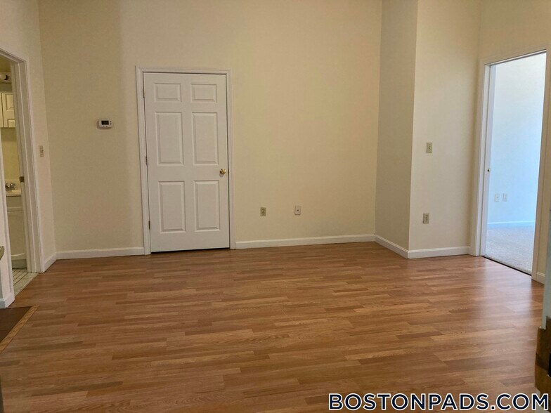 Building Photo - 81 Essex St