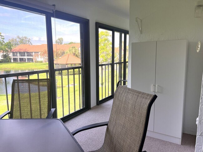 Building Photo - 2bd/2ba Townhome