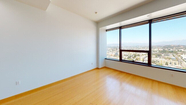 Building Photo - Sky-High Urban Living at 1100 Wilshire! St...
