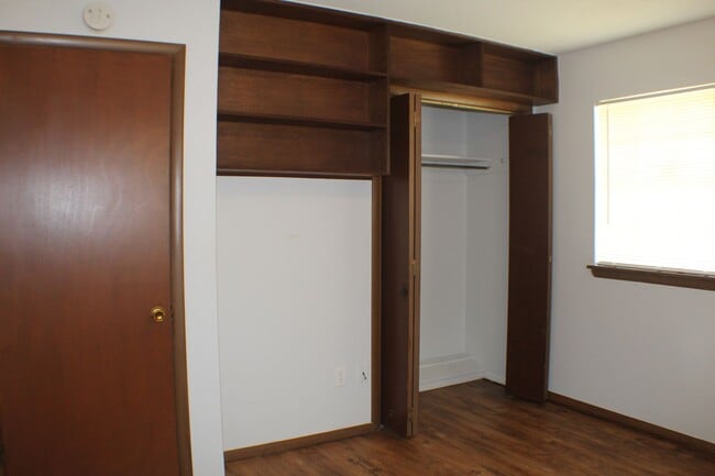 Building Photo - 628 Moraine Ave