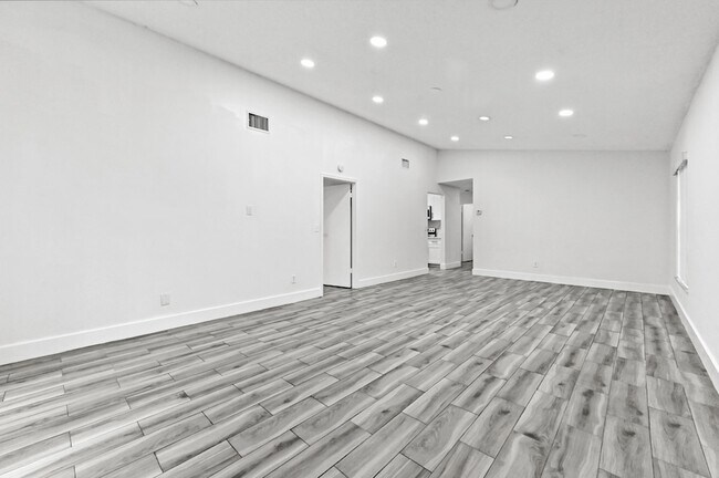 Building Photo - 1390 Summit Run Cir