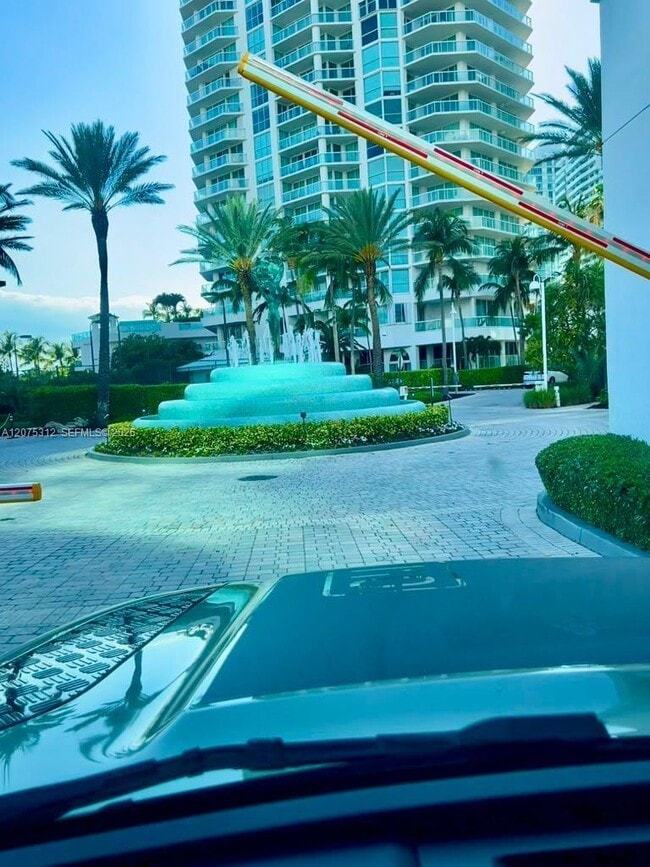 Building Photo - 16500 Collins Ave