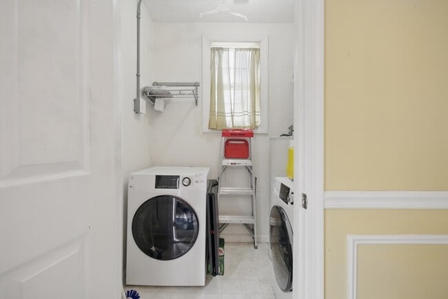 Building Photo - 8559 Old Ocean View Rd