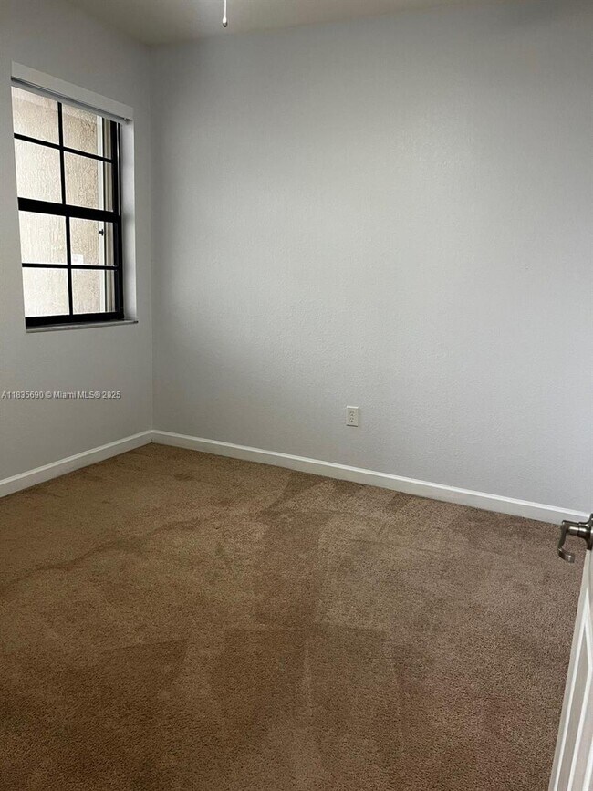Building Photo - 11512 SW 151 Ave