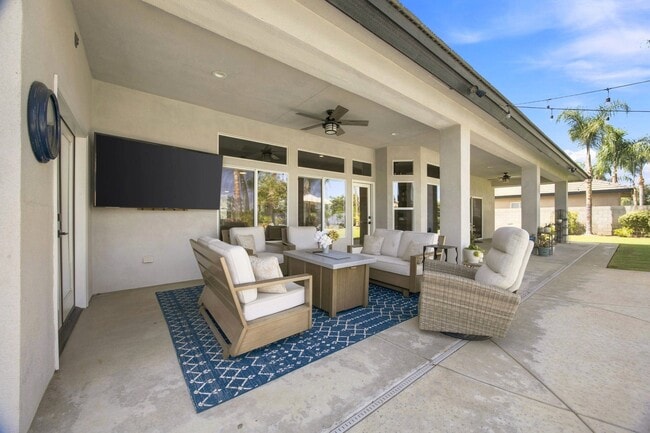 Building Photo - 14728 Redwood Springs Dr