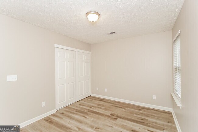 Building Photo - 817 Yonah Dr