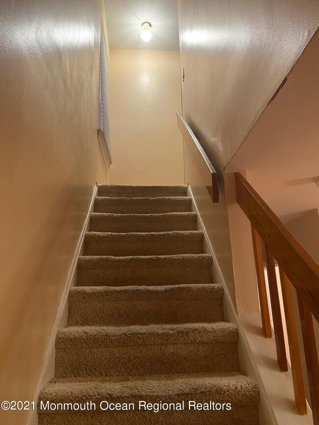 Building Photo - 438 Oak Knoll Dr