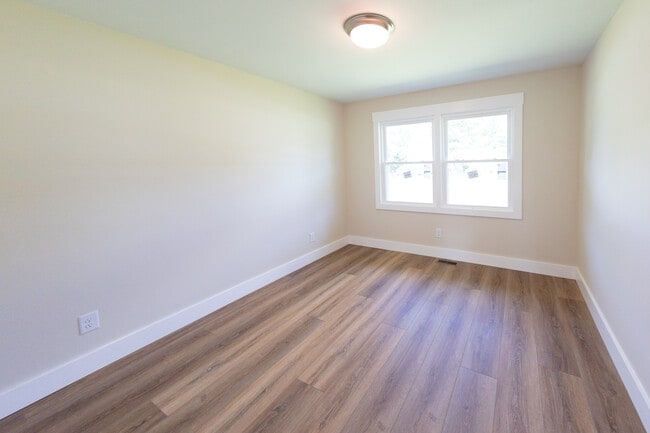 Building Photo - 208 Forestview Dr