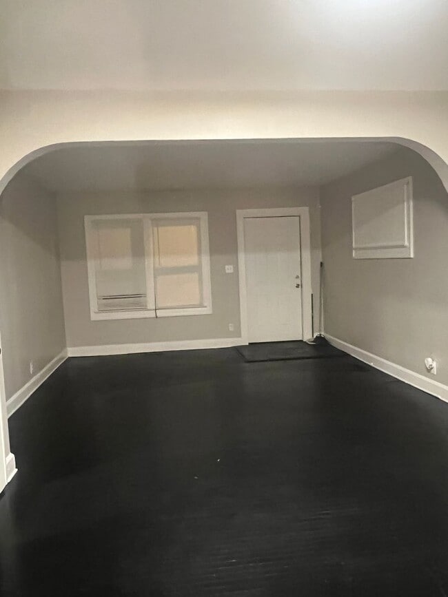 Building Photo - 738 N Chester Ave