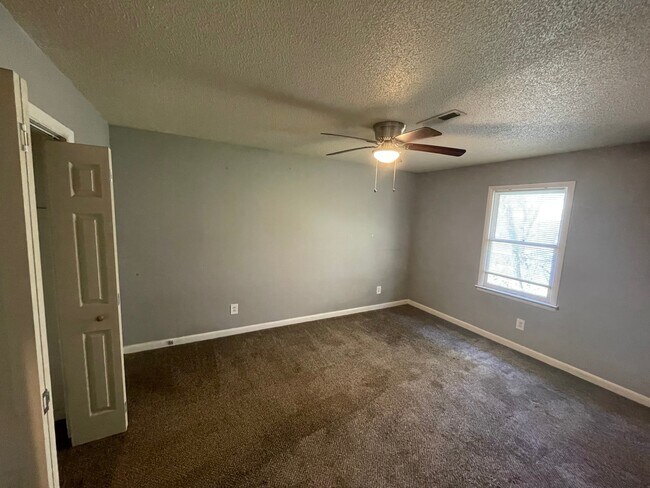 Building Photo - 4514 Bonnell Dr