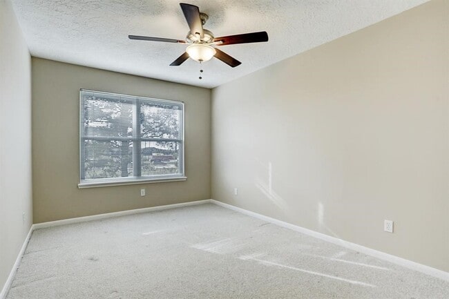 Building Photo - 23247 Diamond Knoll Ct