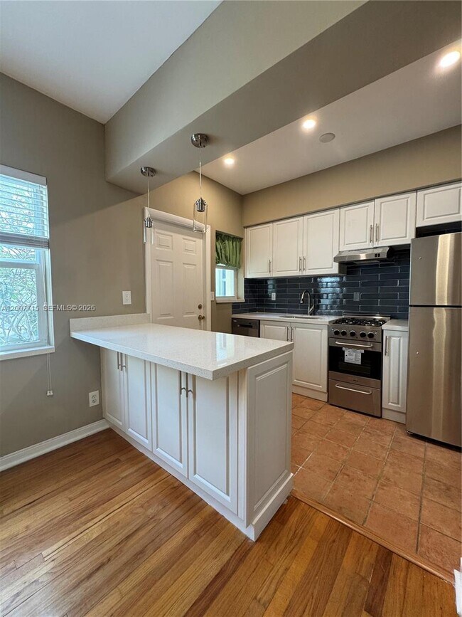 Building Photo - 725 NE 91st St