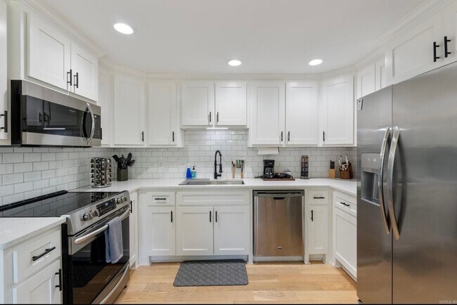 Building Photo - 5521 J St