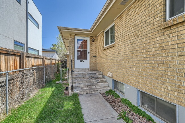 Building Photo - Exceptional 3 bed, 2 bath Home in Berkeley!