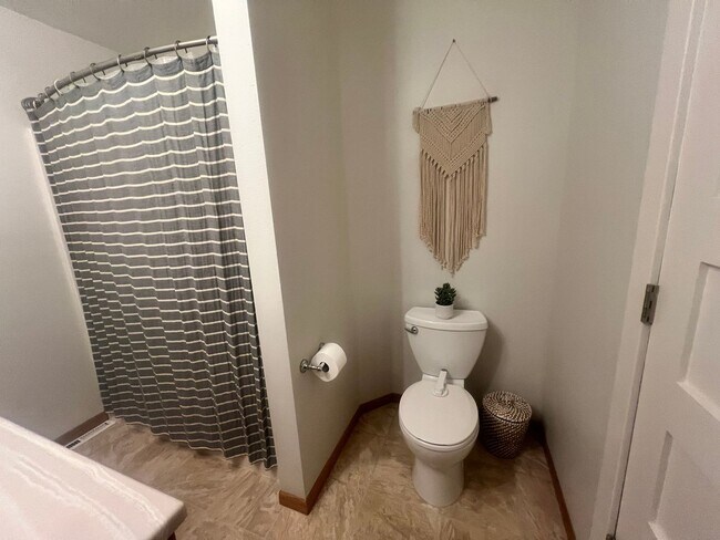 Building Photo - Beautiful Lake Home on Fox Lake