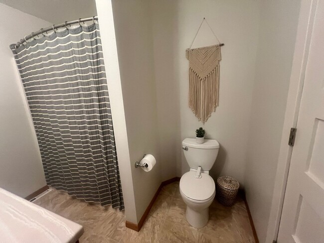 Building Photo - Short Term Lake Rental