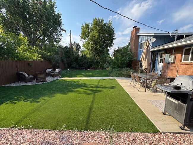 Building Photo - BEAUTIFUL 4 Bed 3 Bath Single Family Home In Boulder!