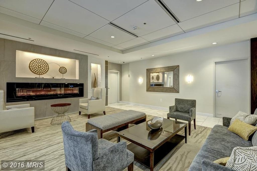 LOBBY - 5101 River Rd