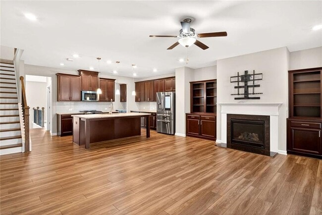 Building Photo - 3960 Redwood Dr