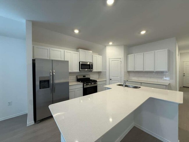 Building Photo - 223 Camargue Dr