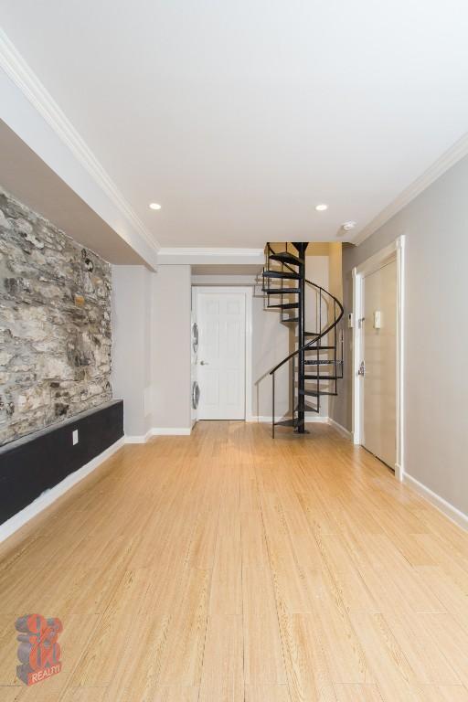 Building Photo - 345 E 5th St