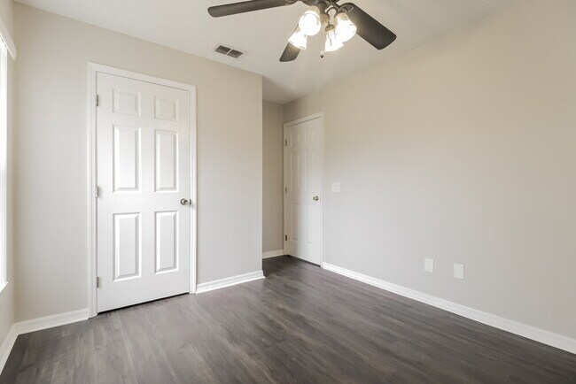 Building Photo - 618 Brooke Ct