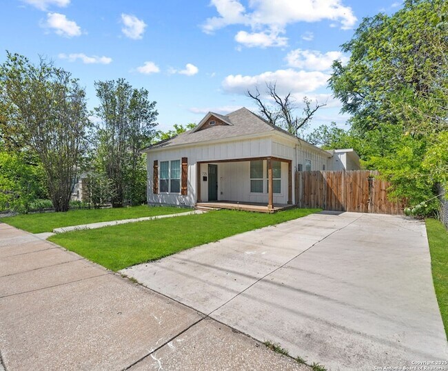 Building Photo - 725 Westfall Ave