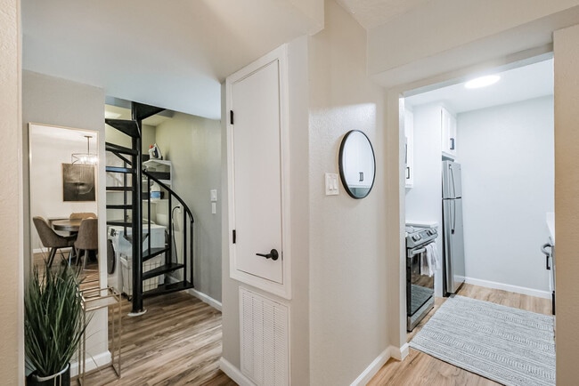 Building Photo - 2507 Montrose Blvd