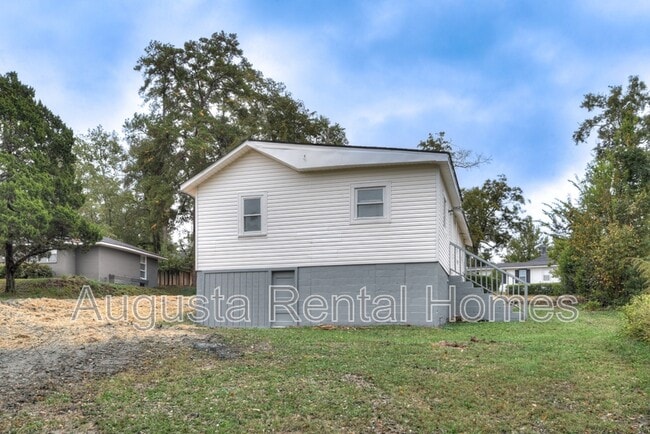 Building Photo - 2753 Hazel St