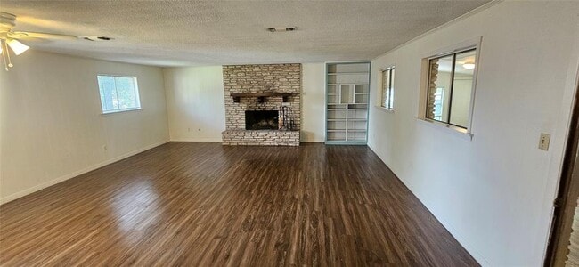 Building Photo - 11307 Hilltop St