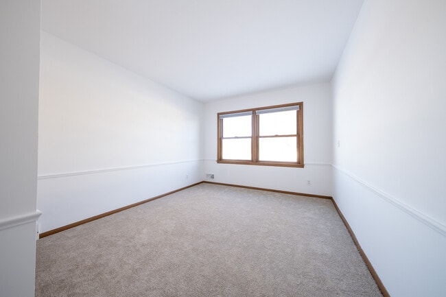 Building Photo - 5209 W 61st St