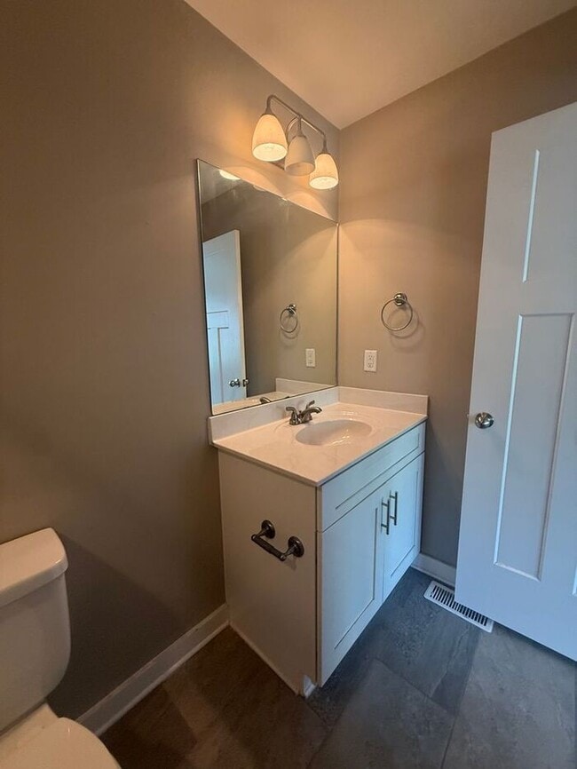 Building Photo - FOR RENT - Beautiful Modern Townhouse in Madison