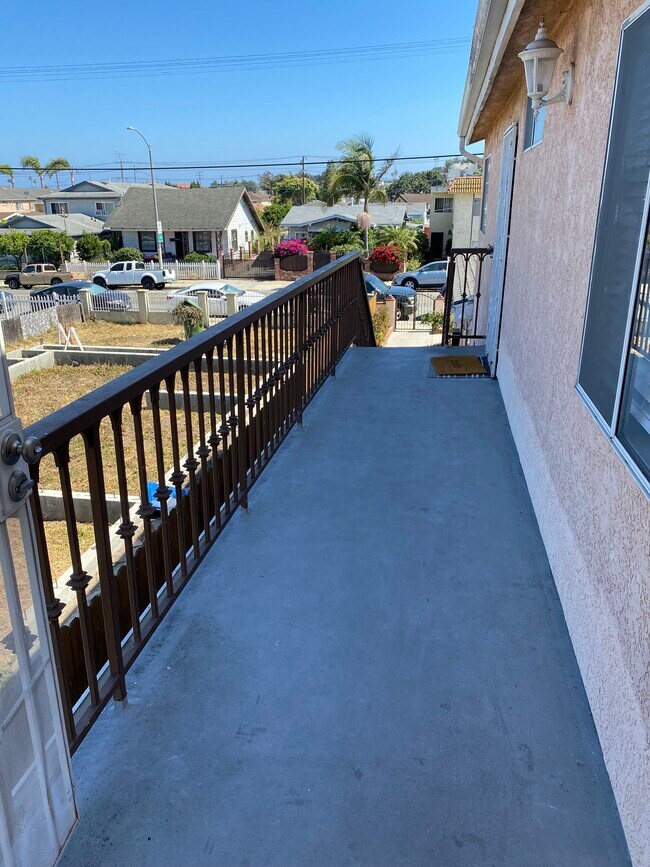 Building Photo - 668 W 19th St