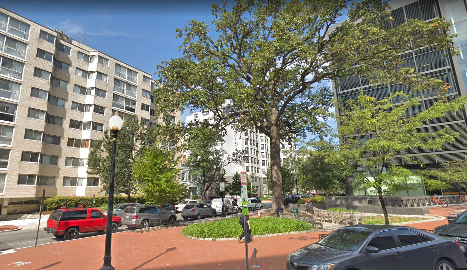 Building Photo - 922 24th St NW