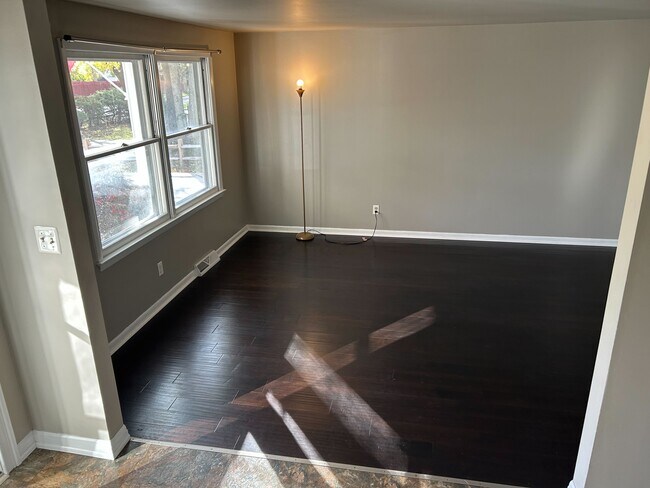 Building Photo - 100 Brittany Dr