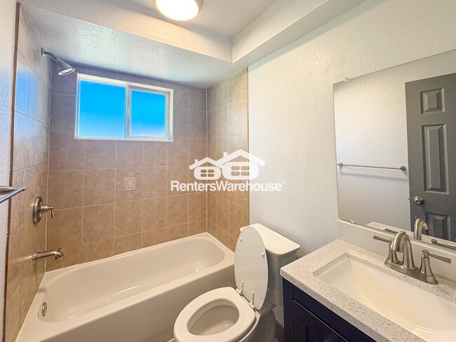 Building Photo - 1540 Valentia St