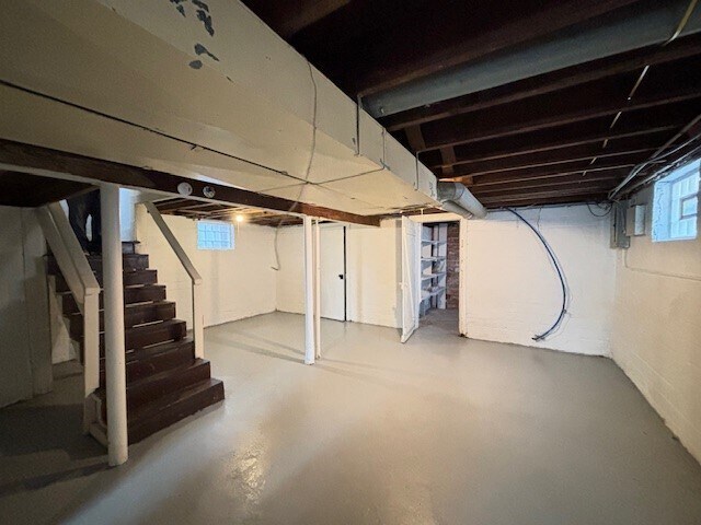 Building Photo - 330 E Lake St