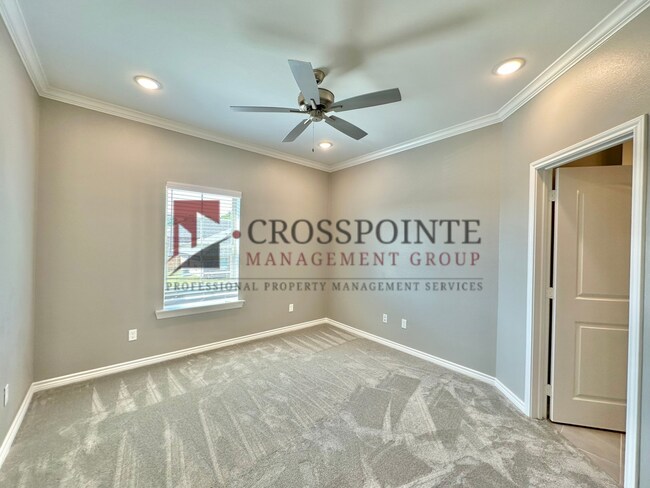 Building Photo - 3 Bedroom 2.5 Bathroom Townhomes at Villa Rosa!