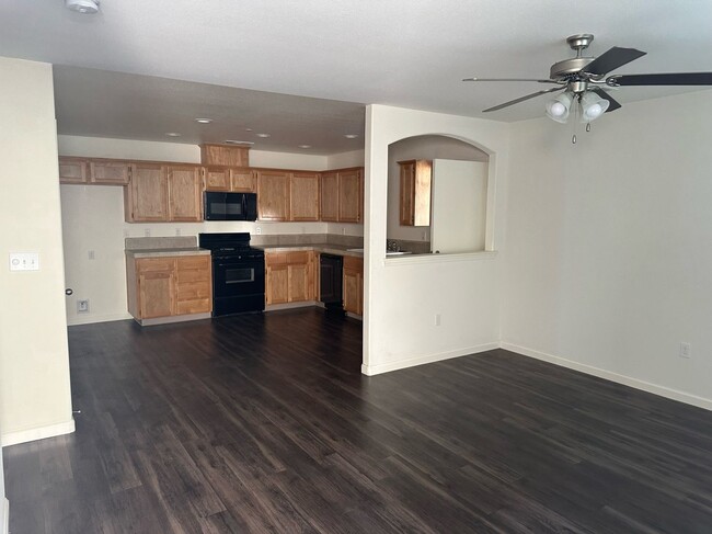 Building Photo - 663-665- E. Burrel Dr.