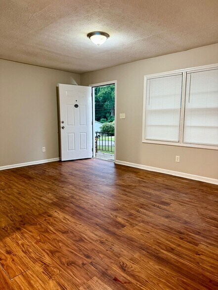 Building Photo - 3638 Sweetbriar Cir