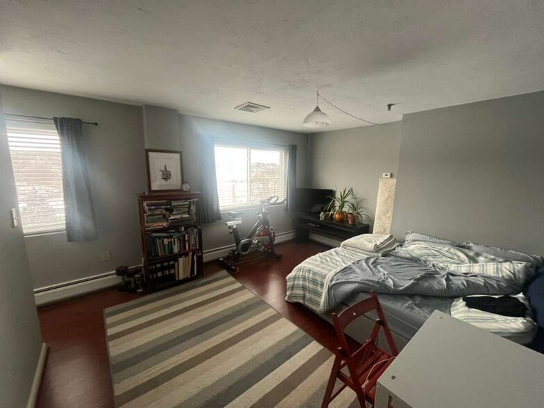 Building Photo - 230 Willard St