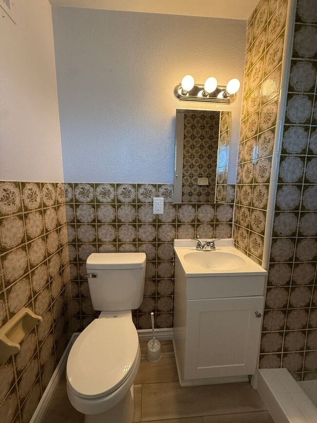 Building Photo - M12150